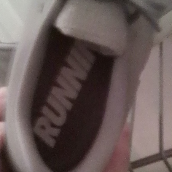 Nike shoes grey 8 1/2 - Picture 2 of 4